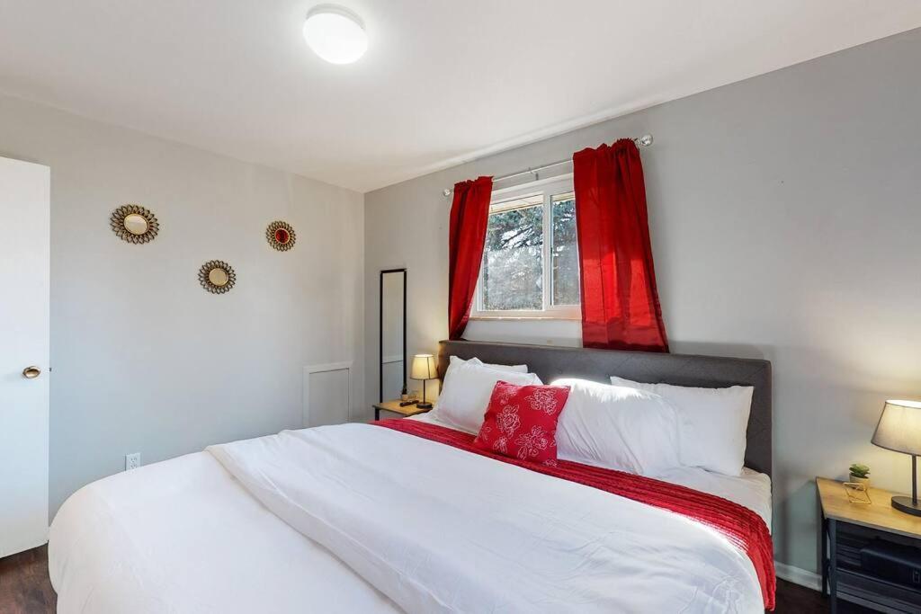 Large Remodeled Home With 5 Bedrooms 4 King Bedセンテニアル エクステリア 写真