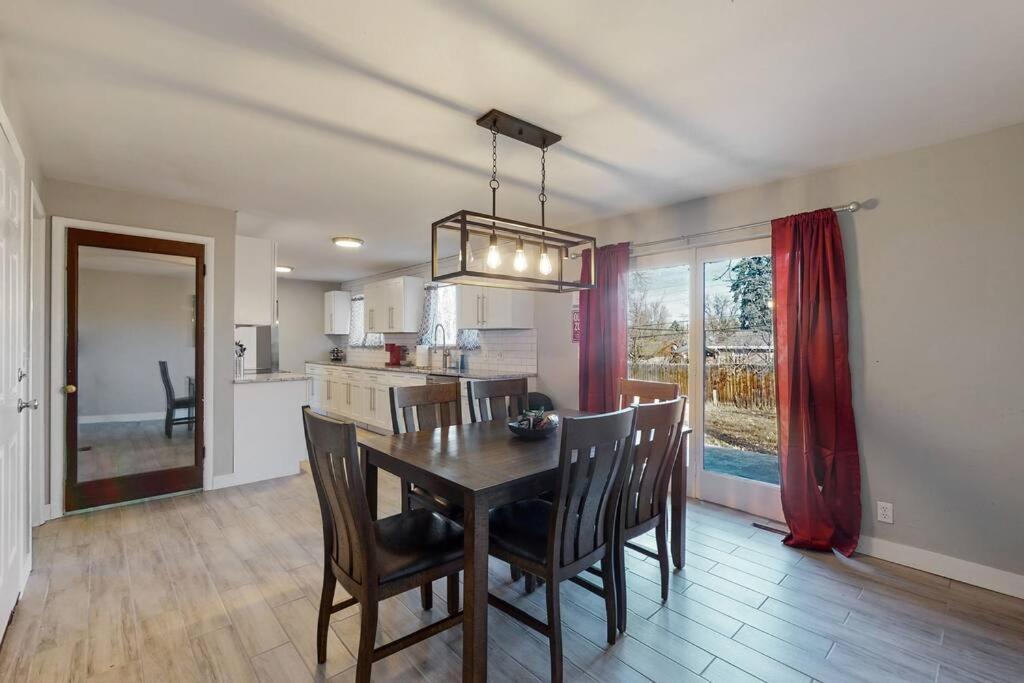 Large Remodeled Home With 5 Bedrooms 4 King Bedセンテニアル エクステリア 写真