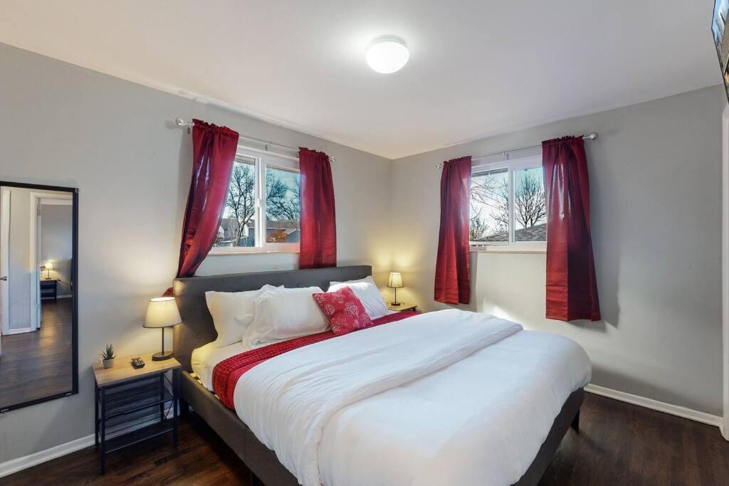 Large Remodeled Home With 5 Bedrooms 4 King Bedセンテニアル エクステリア 写真