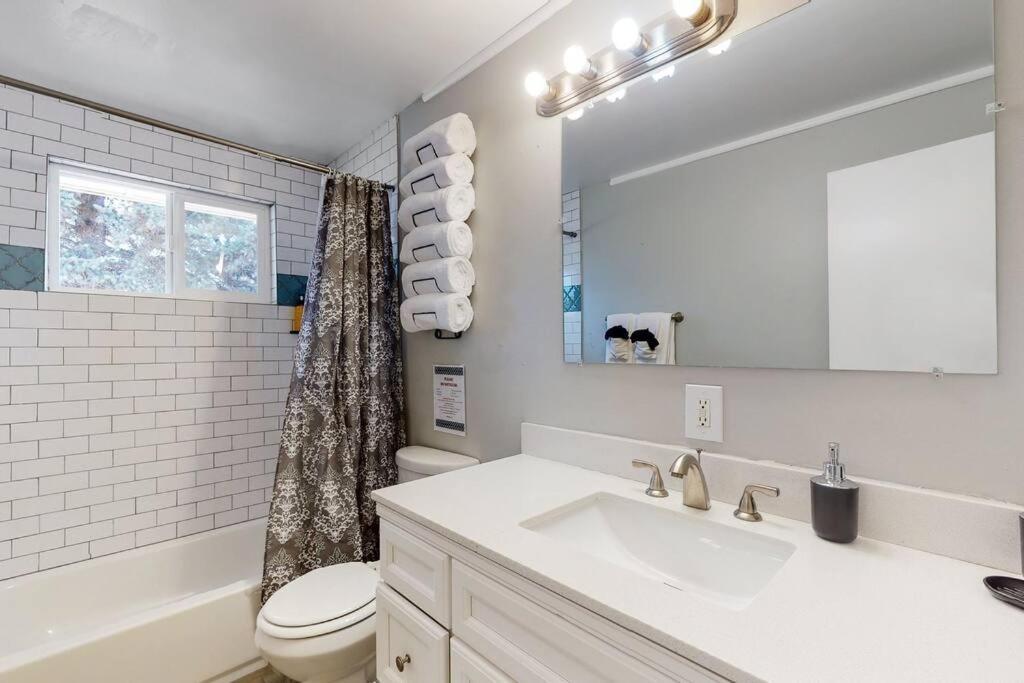Large Remodeled Home With 5 Bedrooms 4 King Bedセンテニアル エクステリア 写真
