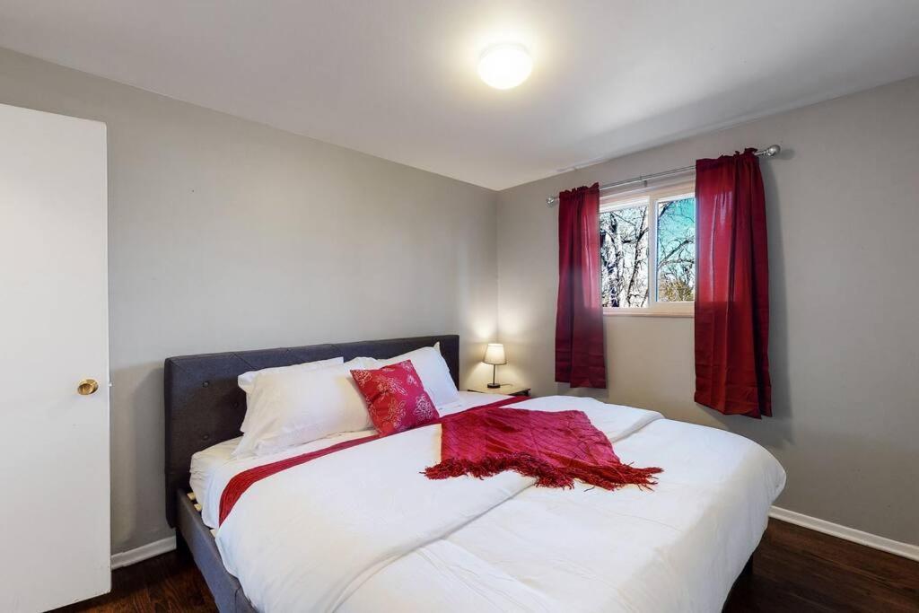 Large Remodeled Home With 5 Bedrooms 4 King Bedセンテニアル エクステリア 写真