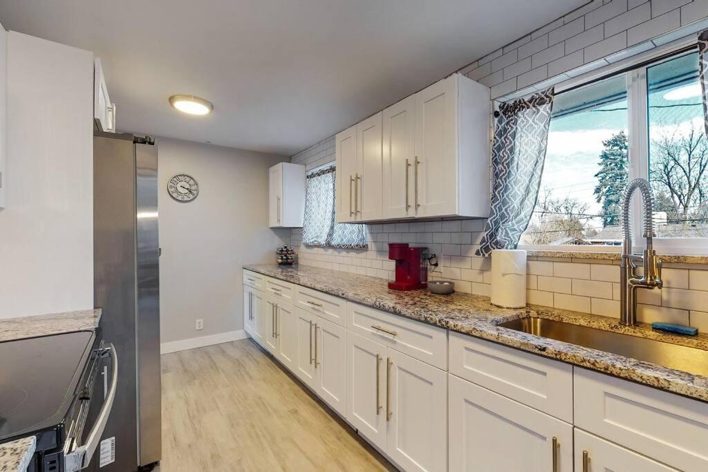 Large Remodeled Home With 5 Bedrooms 4 King Bedセンテニアル エクステリア 写真