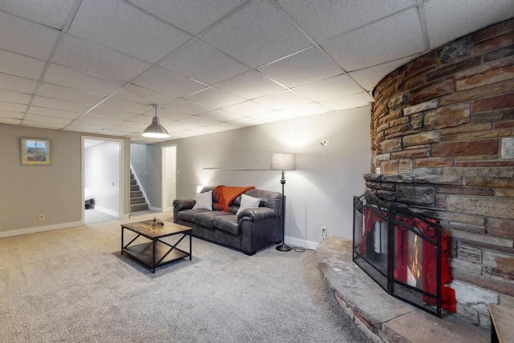 Large Remodeled Home With 5 Bedrooms 4 King Bedセンテニアル エクステリア 写真